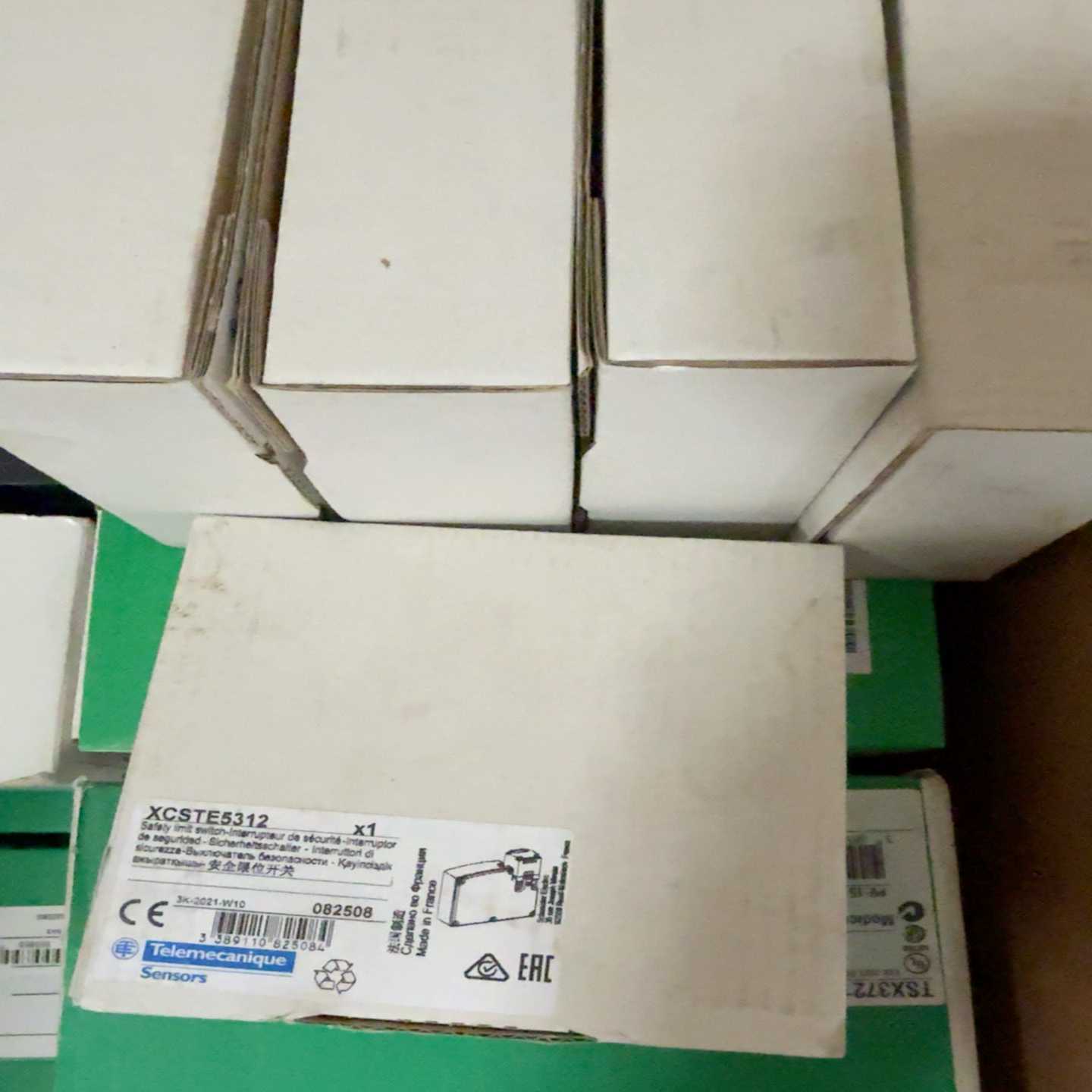 XCSTE5312施耐德安全开关全新原装正品一议价商品