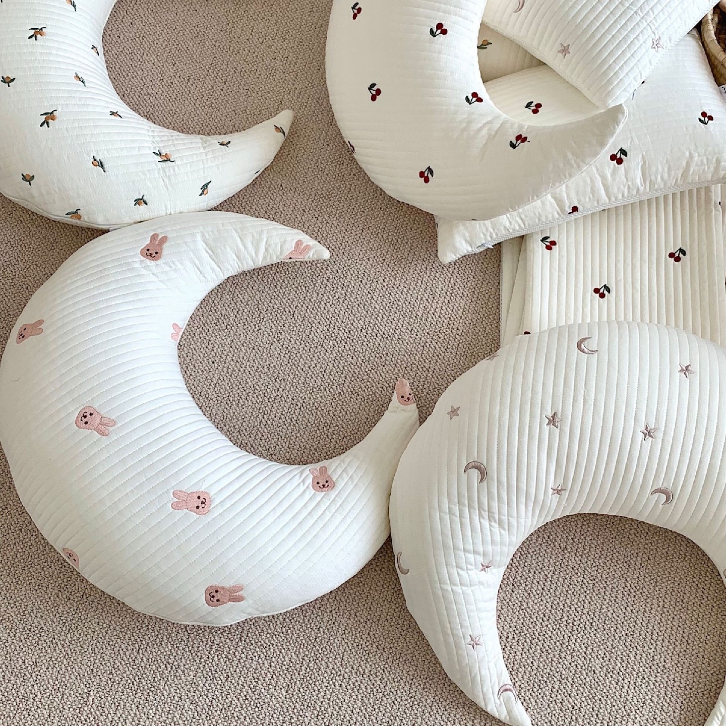 ins北欧全棉水洗棉靠垫夹棉绗缝刺绣抱枕小樱桃熊宝宝拍摄道具