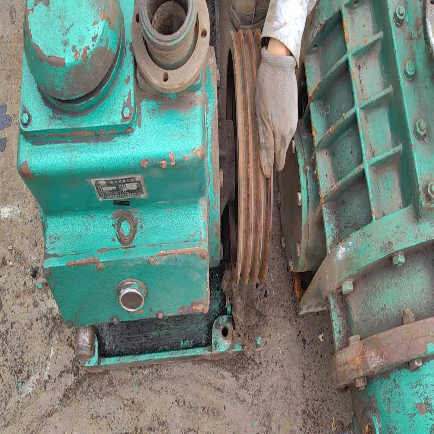 真空泵 罗茨真空泵   30升的 罗茨真空泵没有铭牌 配的5[浩蓉