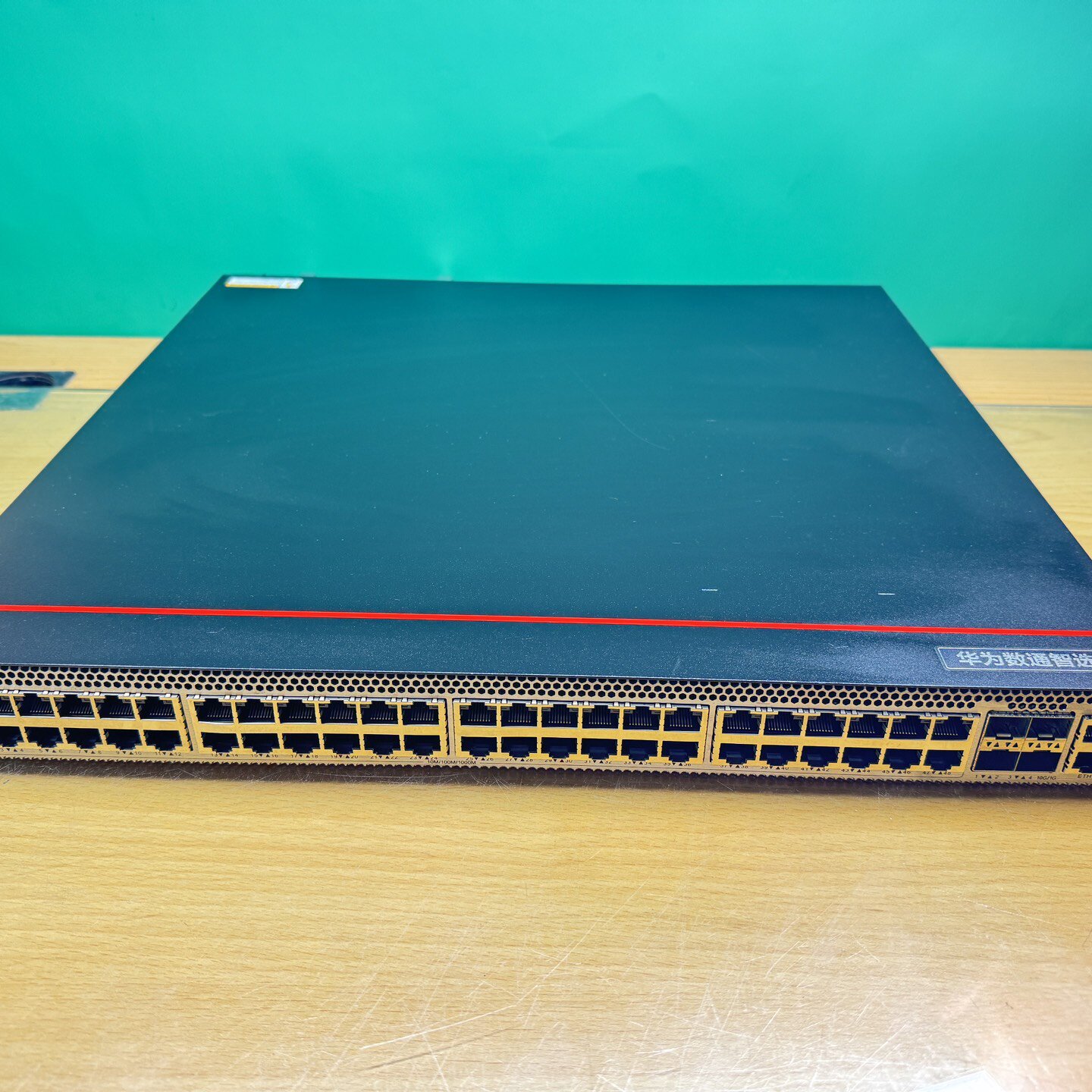 华为S5735S-H48T4XC三层交换机，48口千兆电口-议价