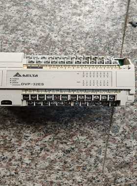 台达PLCDVP32ES00R2成色实物图，通电运行灯正常--议价商品