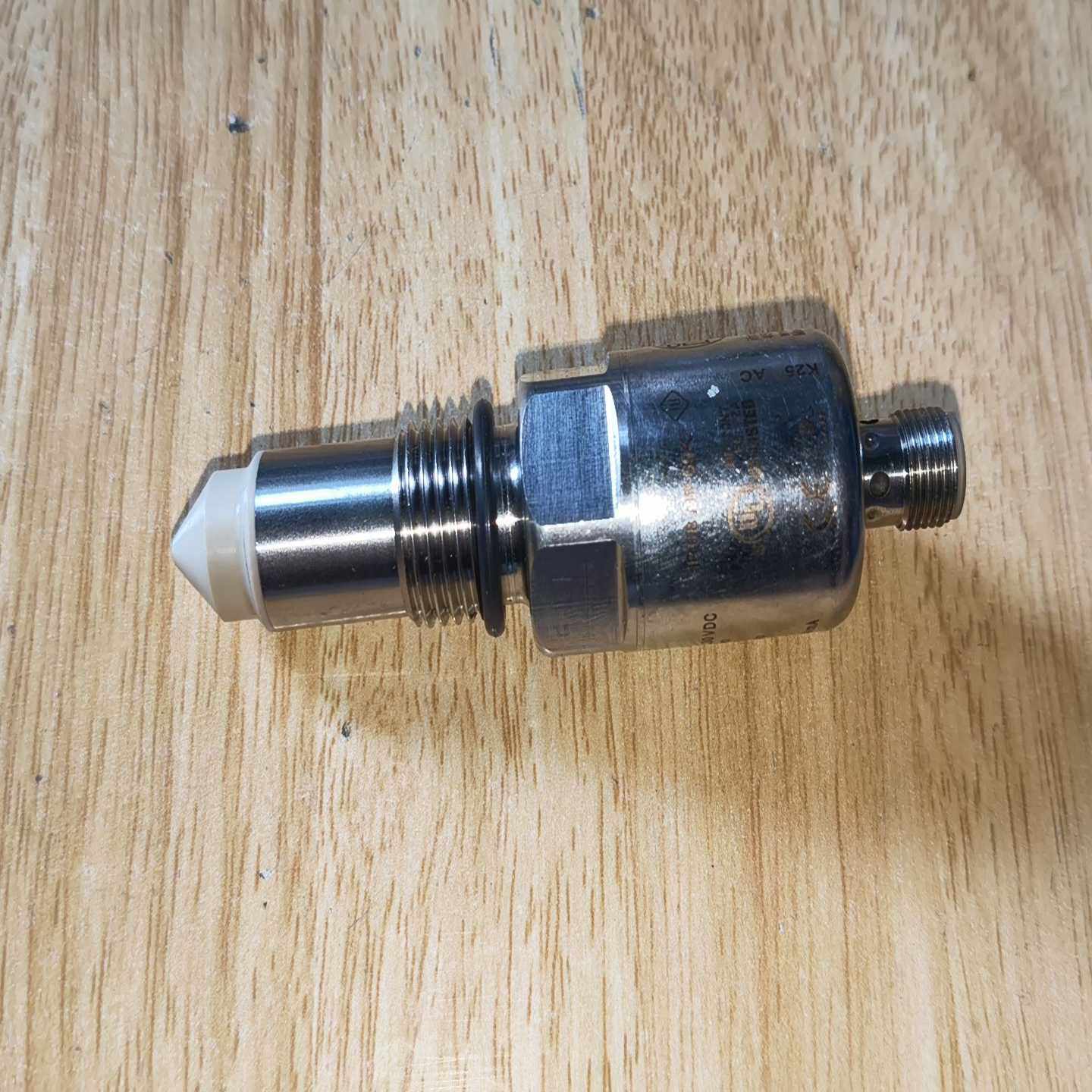 德国IFM易福门液位传感器LMT110，型号LMACE-A1--议价商品