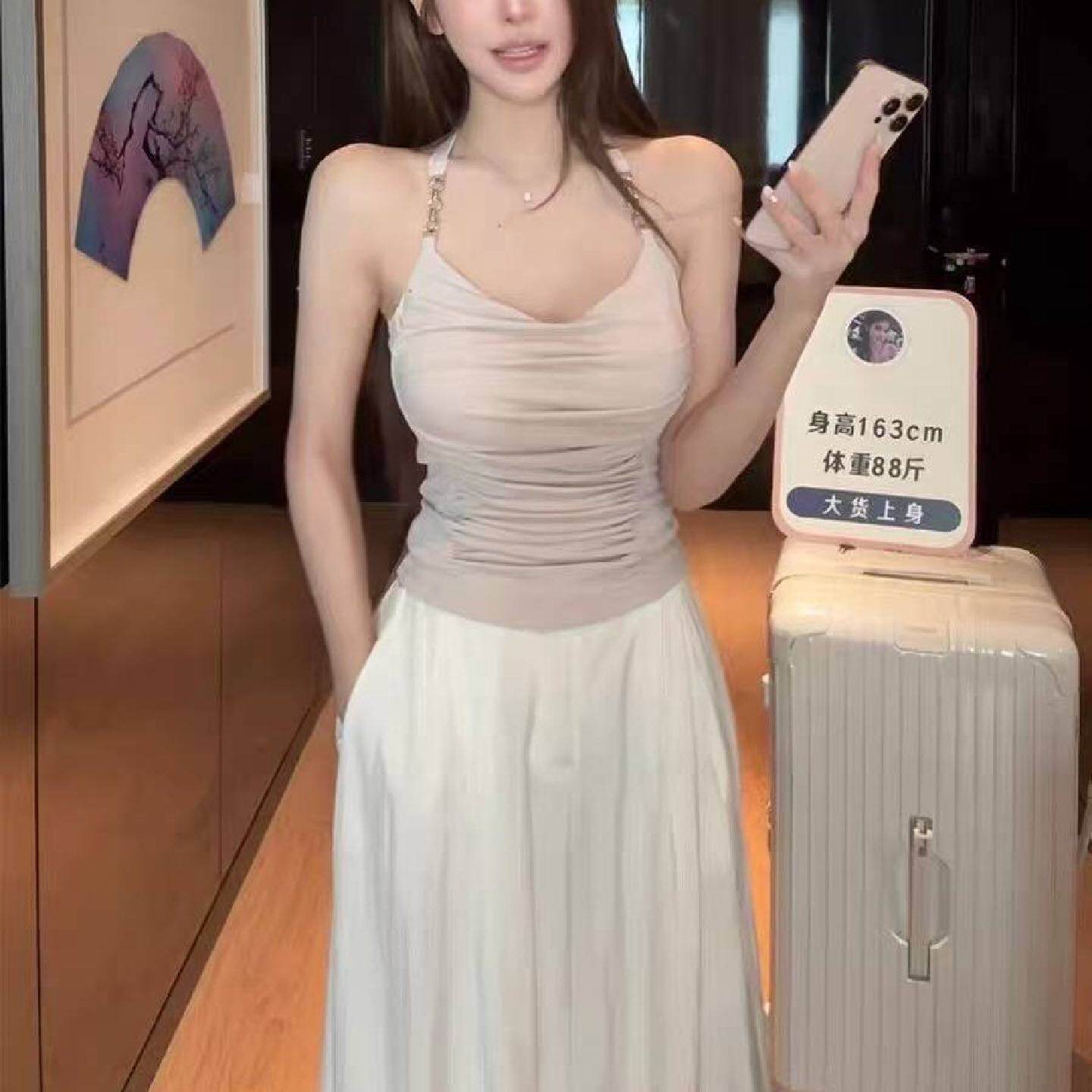 气质淑女链条挂脖带胸垫吊带背心女美背褶皱收腰设计感上衣