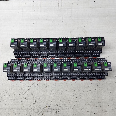 九五新施耐德RXM4AB2BD中间继电器配RXZE1M4C底议价