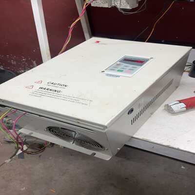 富凌变频器型号DZB200B030.0/P037.0L4B，适用