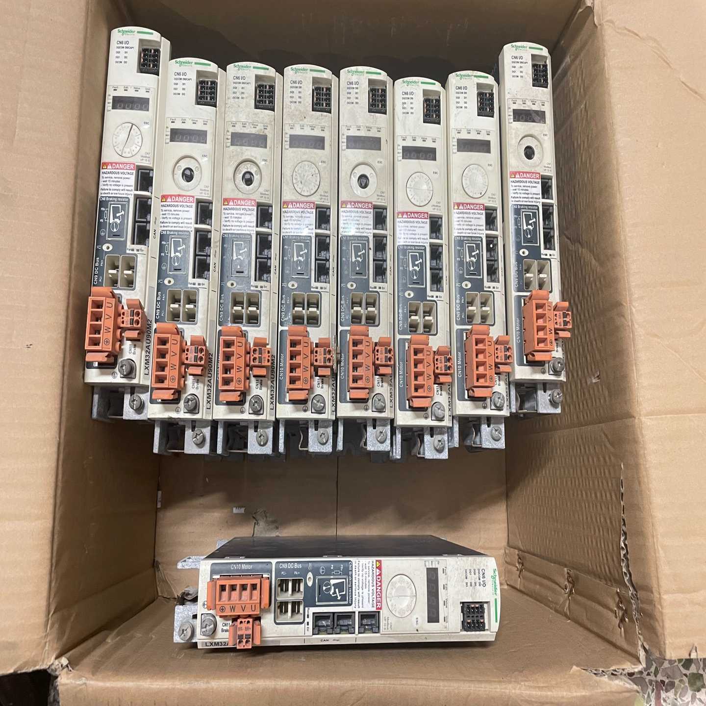 议价施耐德伺服电机,LXM32AU90M2议价出