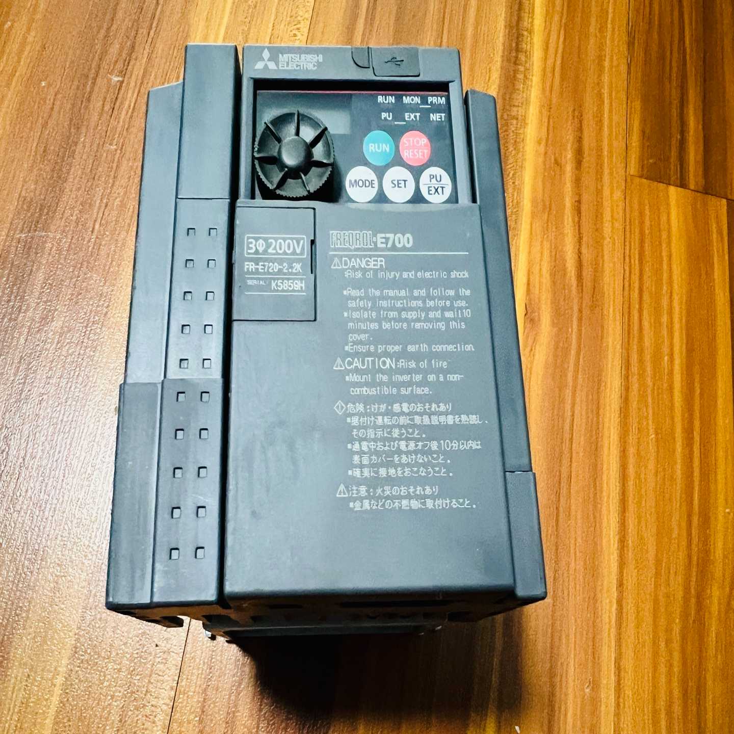 日本进口E720S-2.2KW三菱变频FR-E720S-2.--议价商品