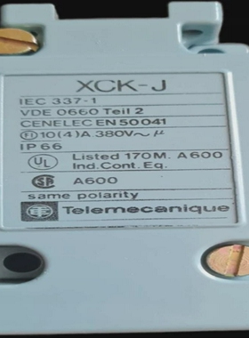 TelemecaniqueXCKJ10511RollerLeverLimitSwitch1NC1NOIP