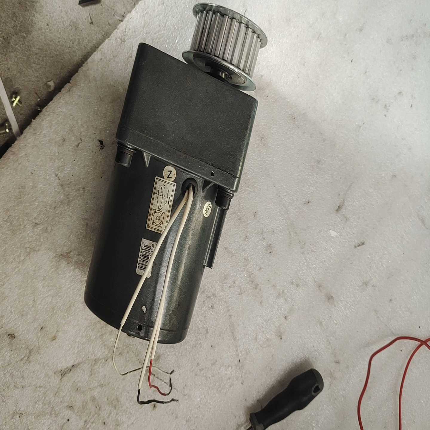 减速电机，设备上拆下来的，功能，具体成色型号如实物图，2~