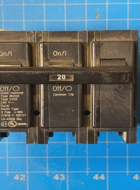 CutlerHammer3杆240伏20安断路器BR320