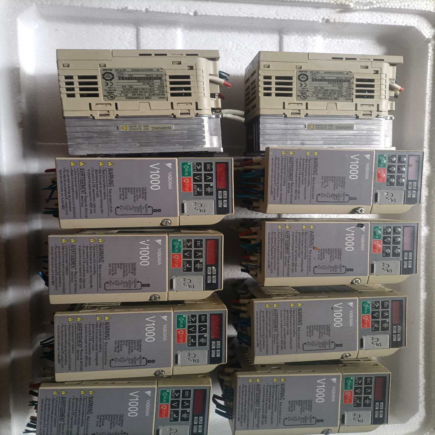 咨询-安川变频器,CIMR-VC2004BAA,220V0.75/