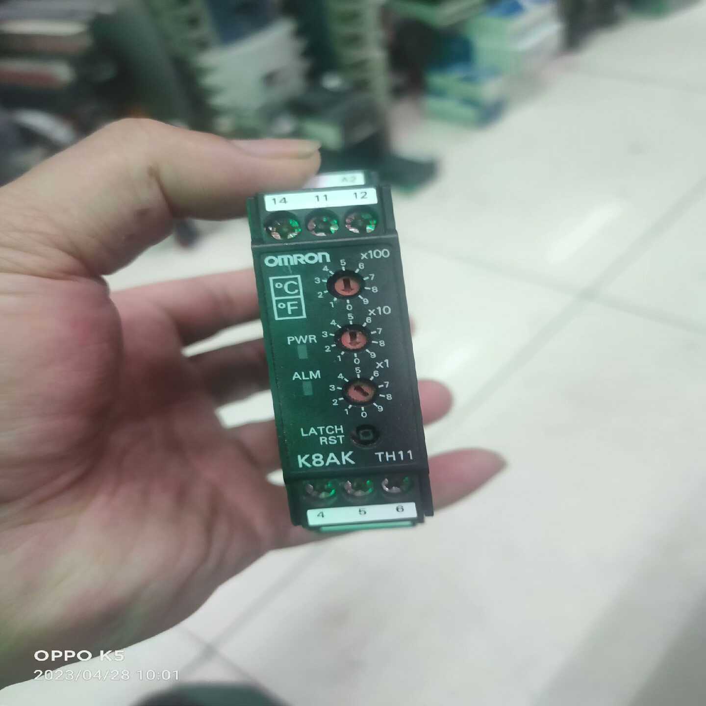 K8AK-TH11S100-240VAC有一个，没包装。询价