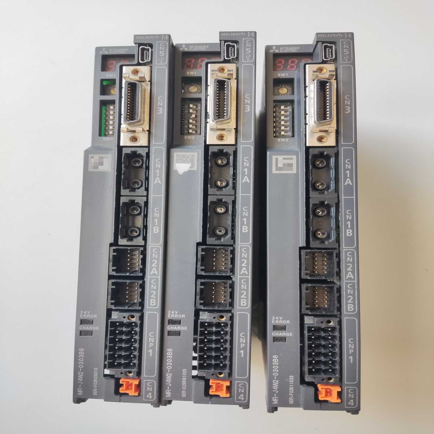 三菱伺服驱动器MR-J4W2-0303B6，3台