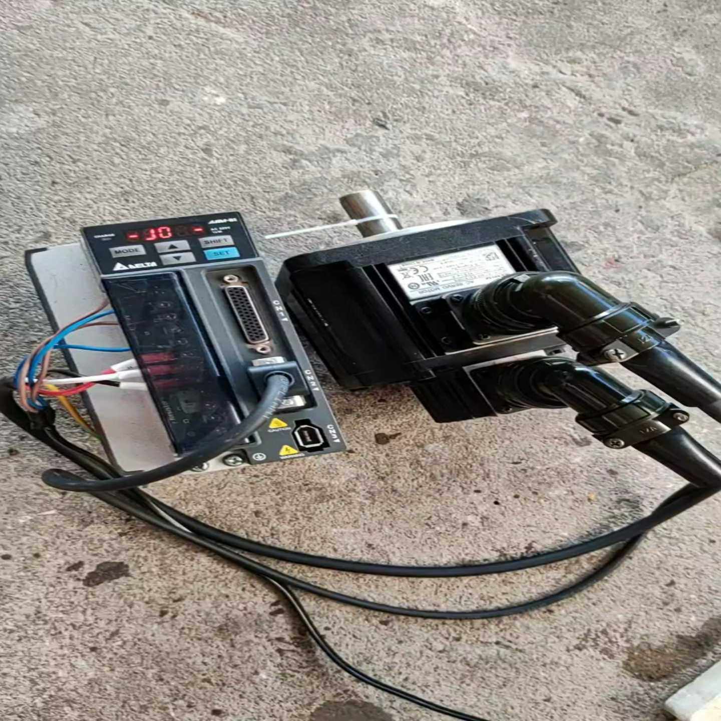 伺服ASD-B2-1021-B电机ECMA-E21310【鑫鑫商铺】