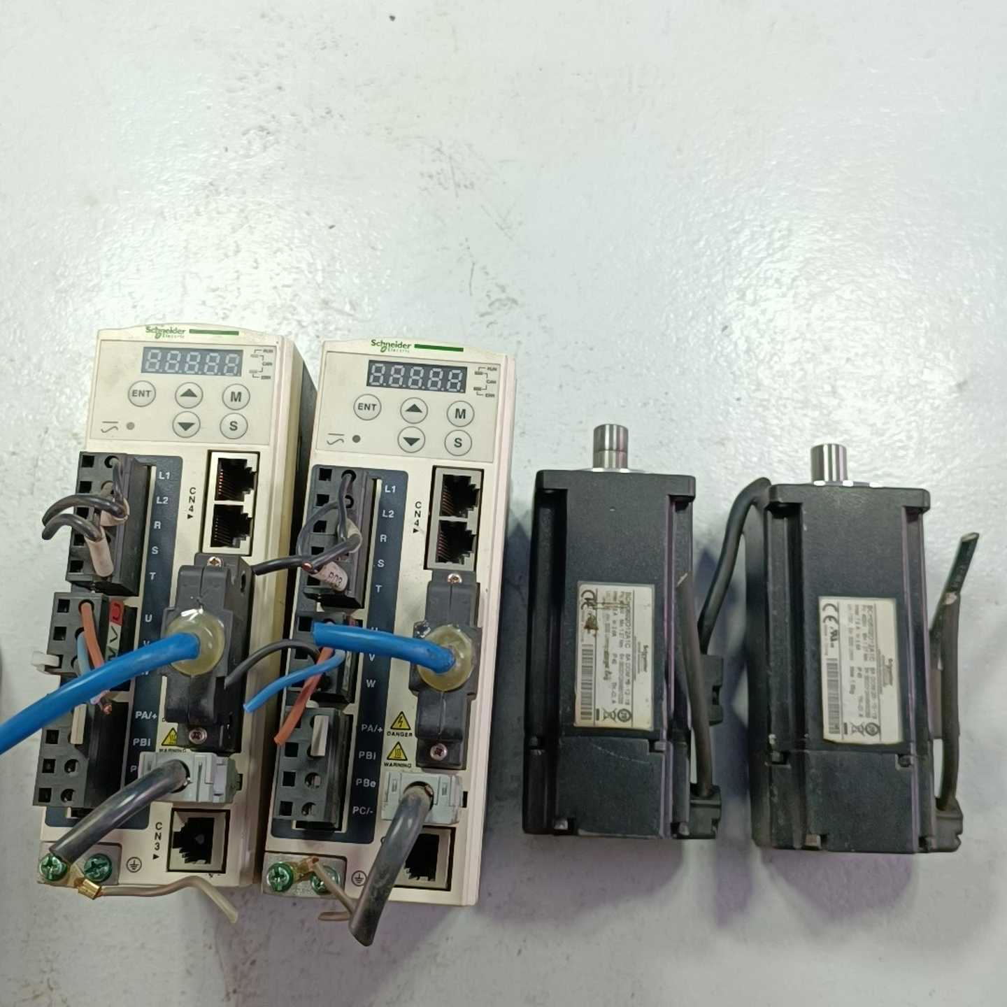 施耐德伺服驱动器LXM23AU04M3X--议价商品