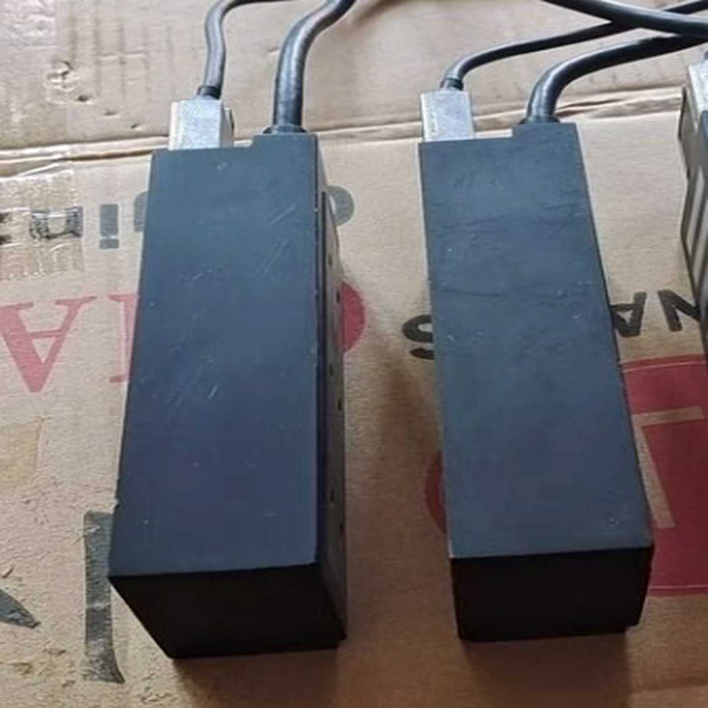 询价SGLFW-35A120AP安川直线马达（200W/80