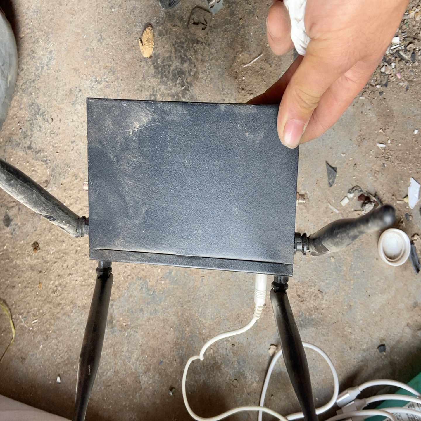 互邦X3B-S4G智能路由器，功能正常，外观有使用痕迹。带--议价商