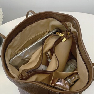 高级感大容量包包女2025新款潮时尚多分层通勤14寸电脑单肩托特包