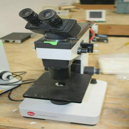 LeitzMicroscopeLabovertW/LightSource