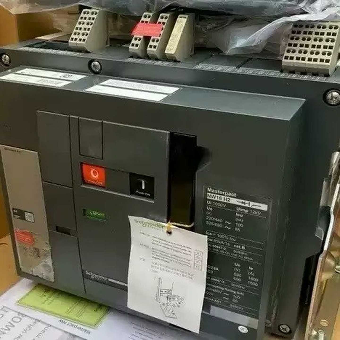 施耐德框架断路器NW16H2几乎(胖胖商铺）