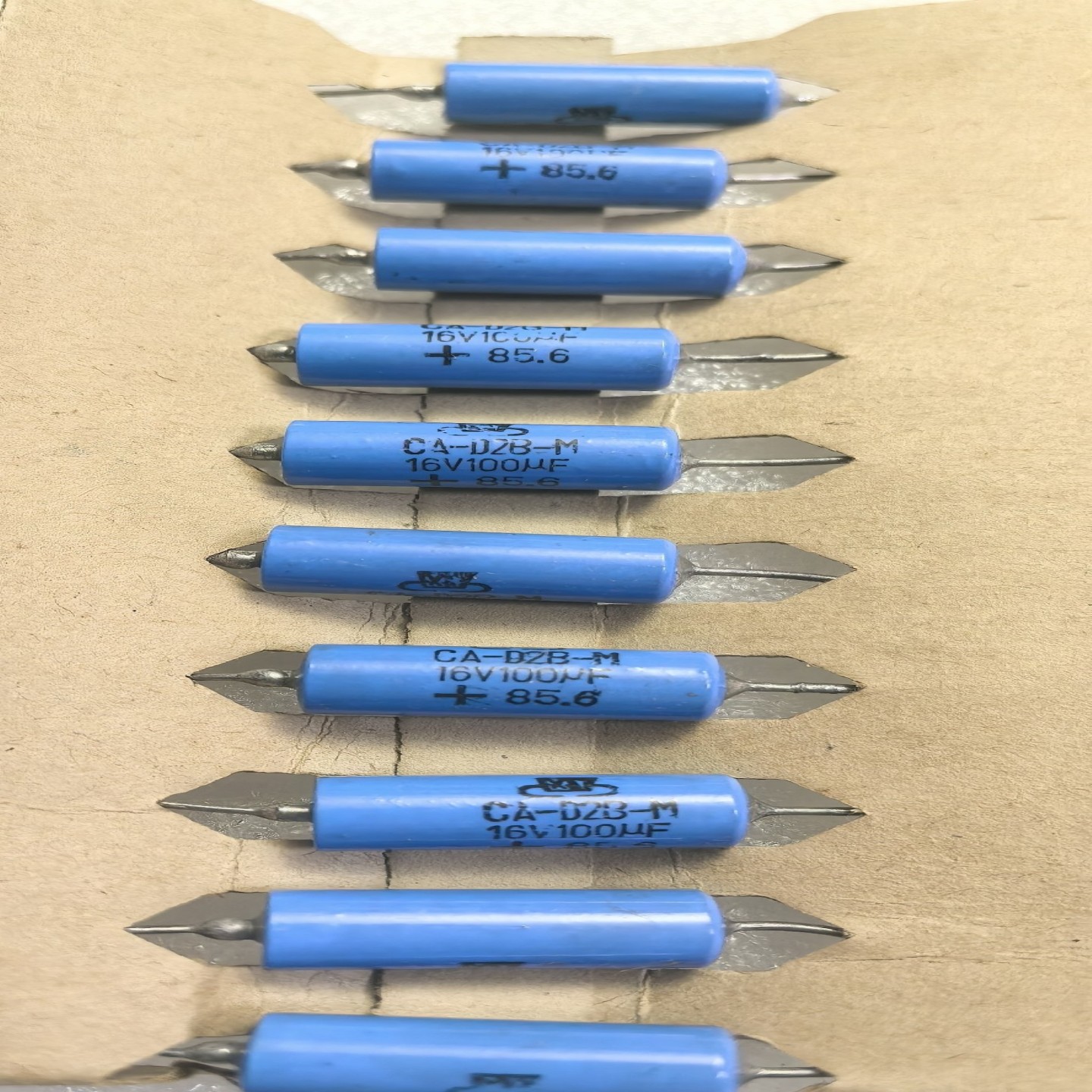 【请询价】库存老货钽电容CA-D2B-M16V100uF和北京C