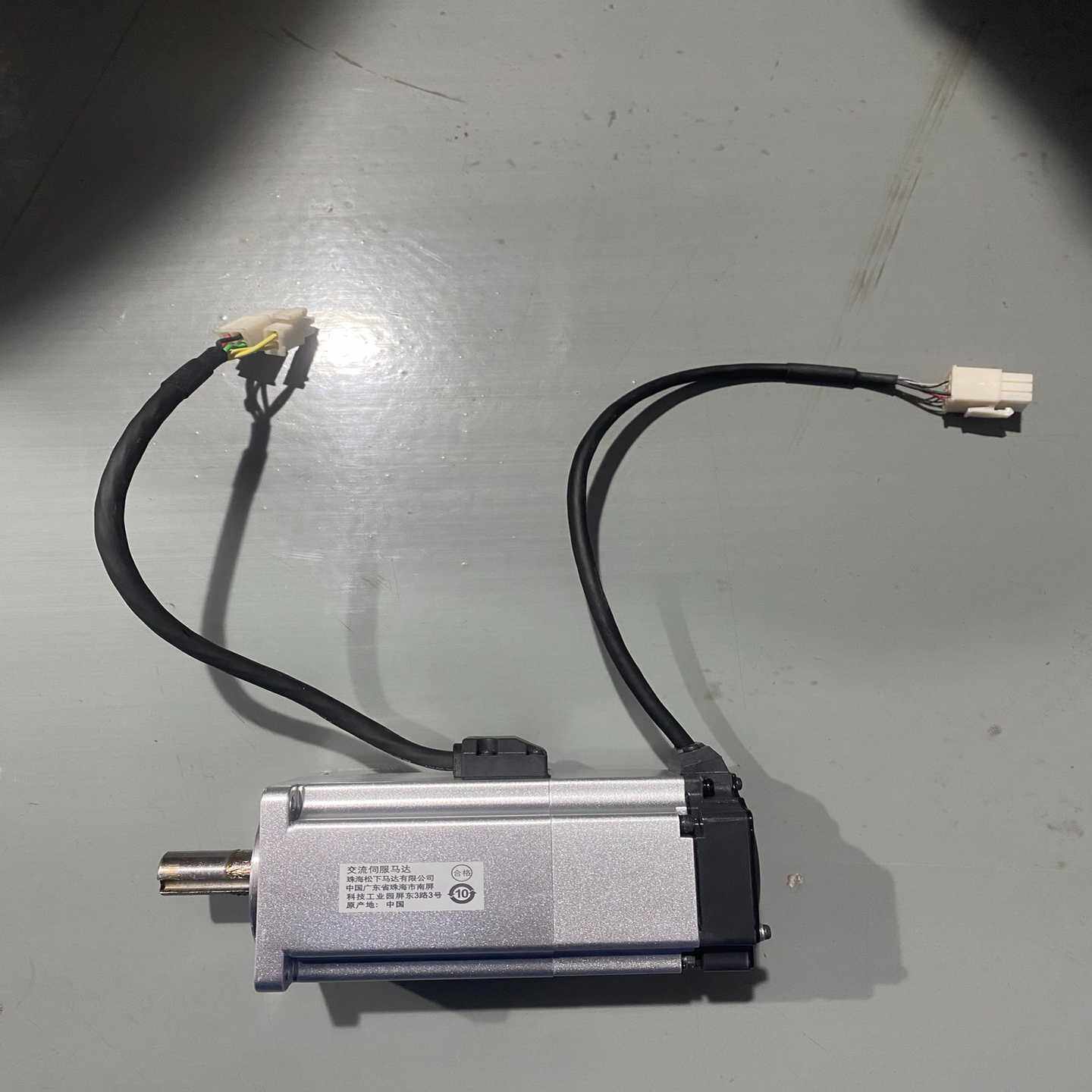 松下交流伺服电机，型号MHMF042L1V2M，功率0.4K--议价商品