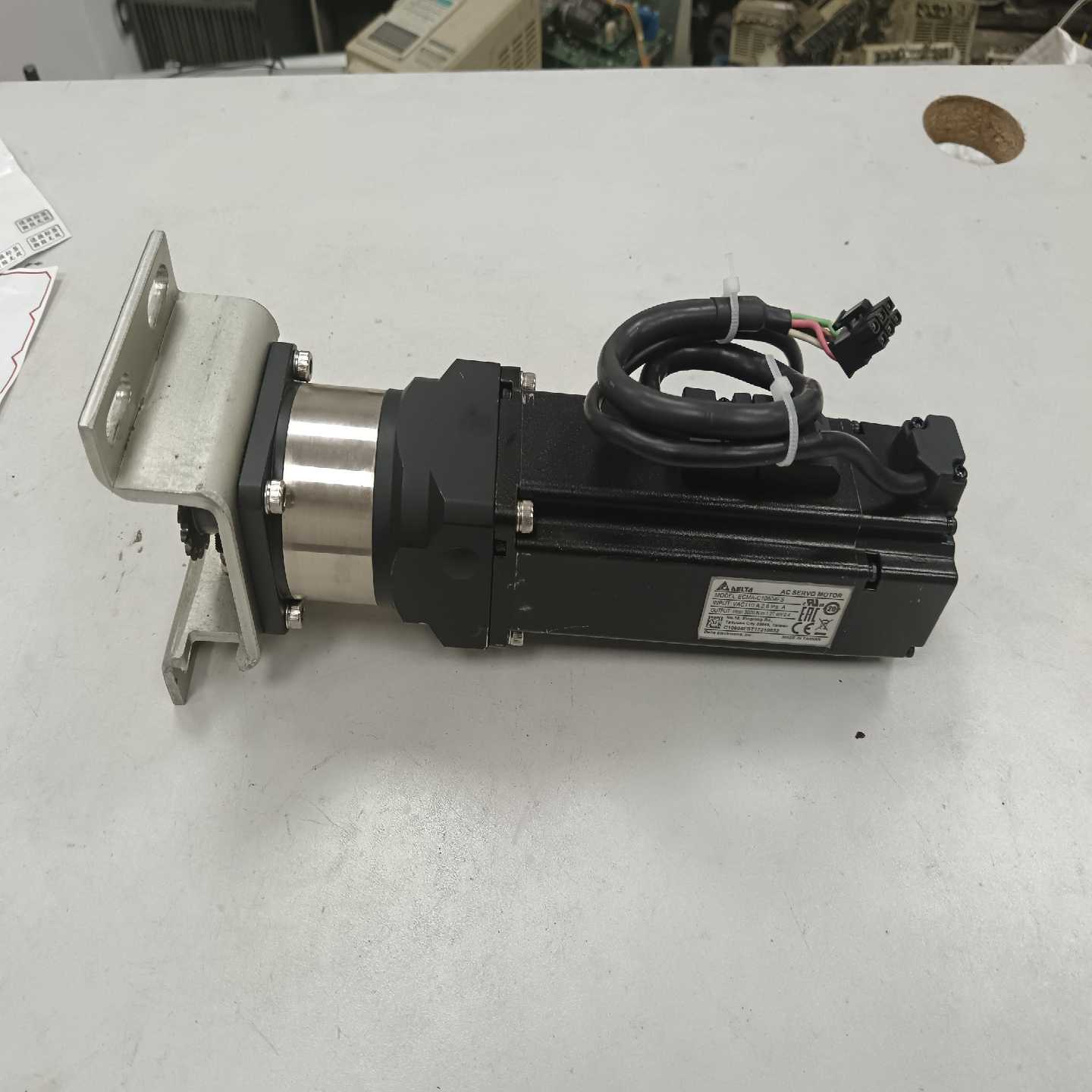 实物图,台达伺服400W带刹车电机现货--议价商品