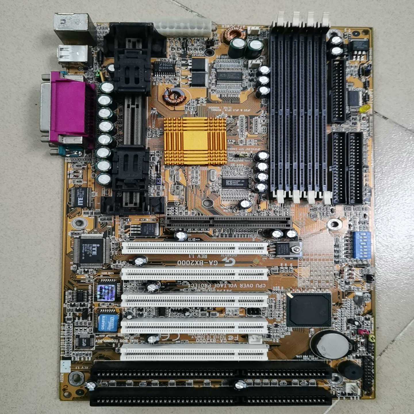 议价技嘉GA-BX2000REV1.1主板，2个ISA插槽