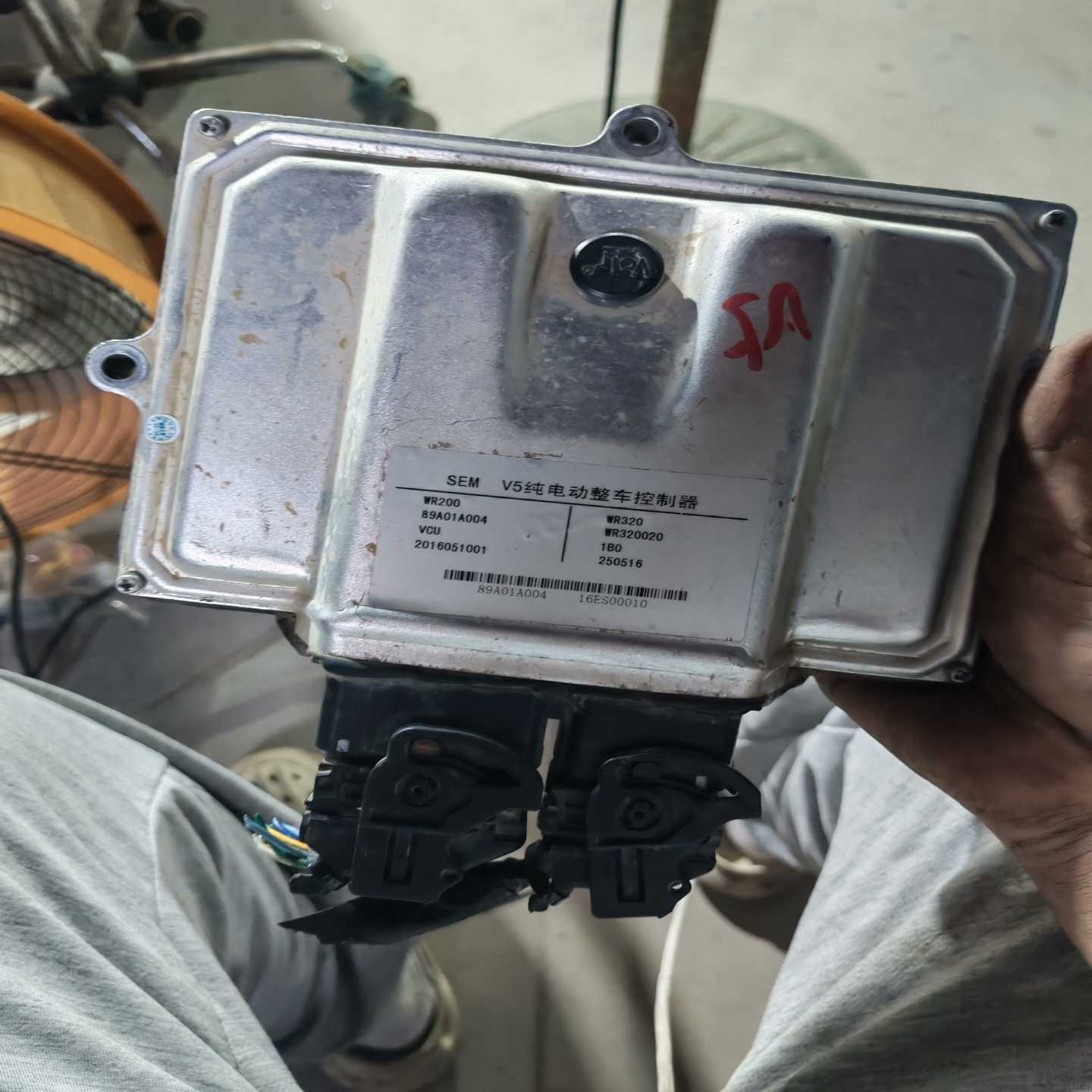 东南V5纯电动整车控制器VCU，型号89A01A004，零件--议价商品