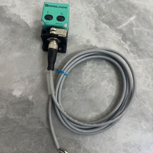 寻倍加福UC2000L2E7V15超声波接近开关传感器