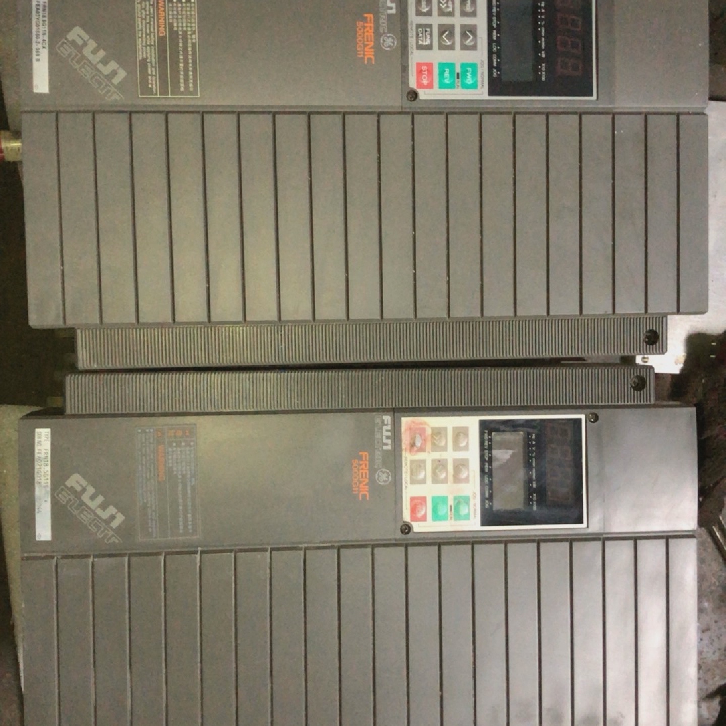 变频器FRN18．5G11S一4CX刚刚从设备拆下来成色