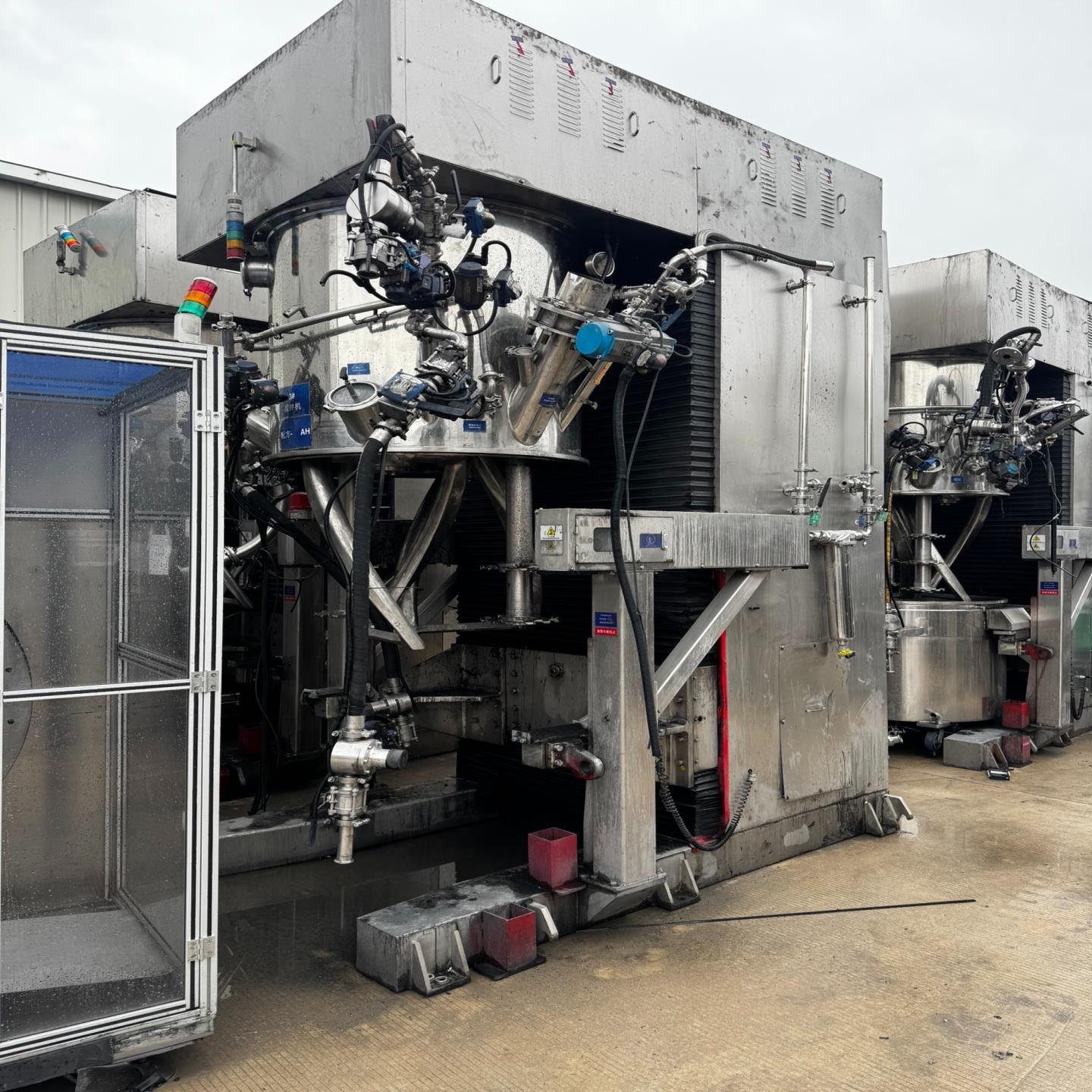 罗斯650升行星真空搅拌机高38米左右重12吨货场便宜；议价