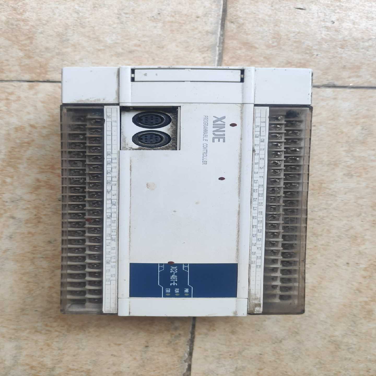 信捷PLC：XC2-48T-E   成色如图，看上快下手（地坛设备）