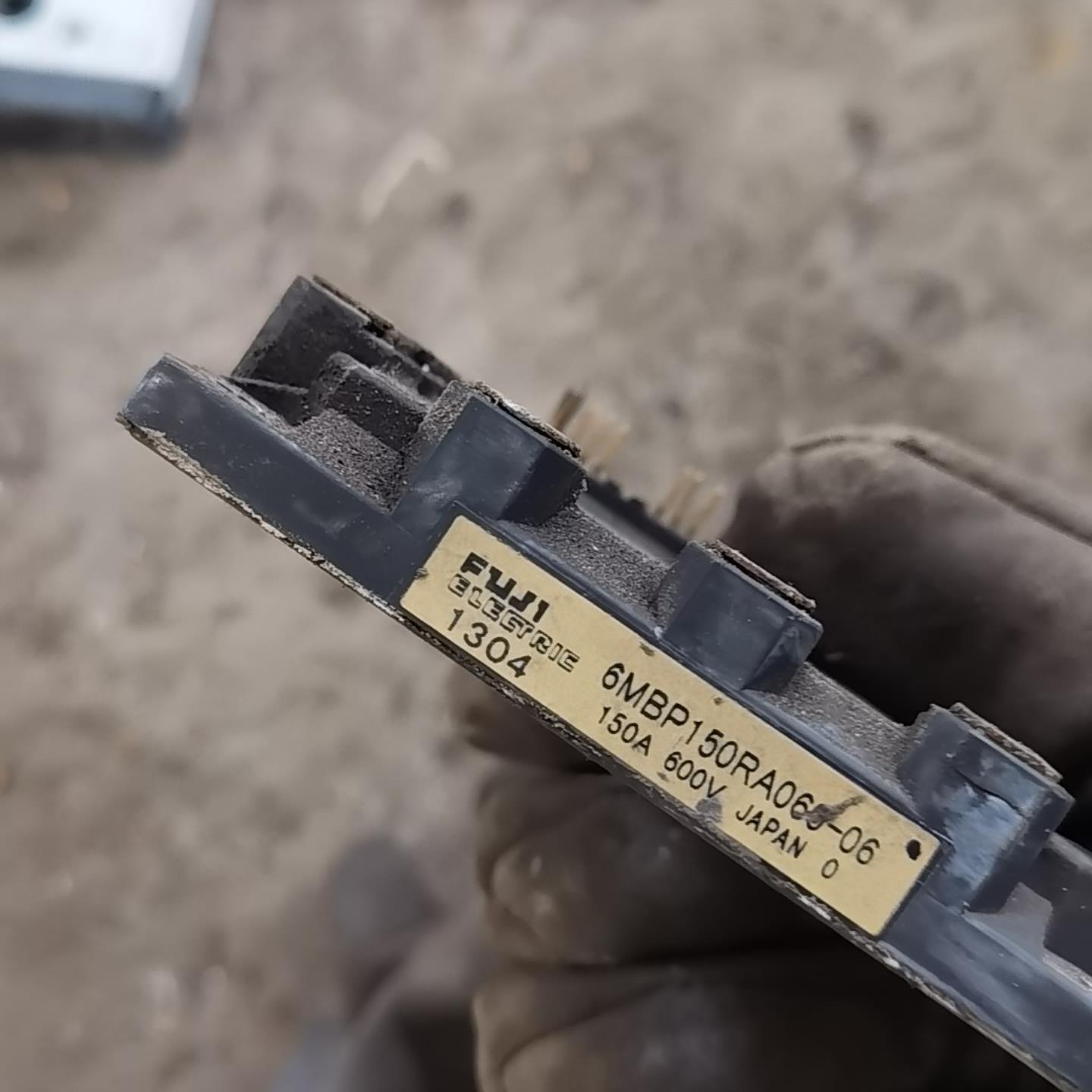 （议价)富士IGBT模块6MBP150RA060-06日本原装15