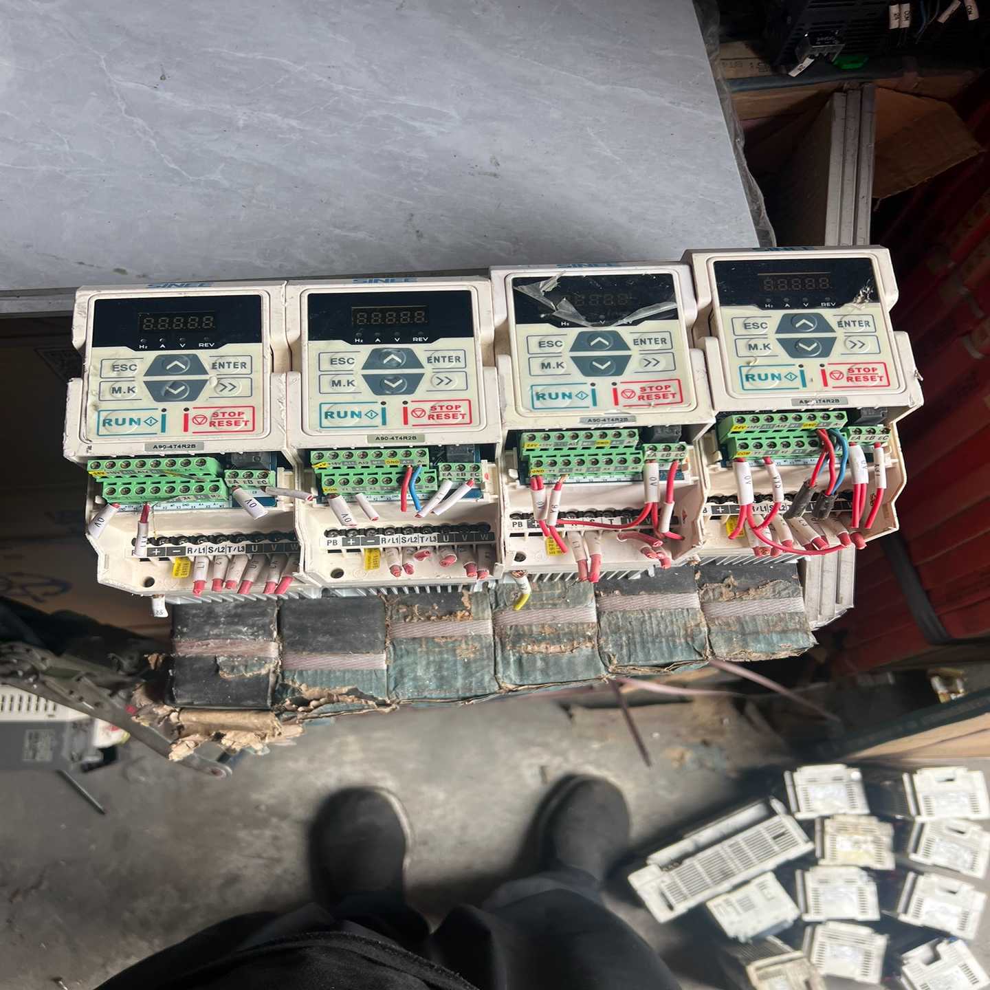 咨询-正玄变频器，A90-4T4R2B，1.5kw，缺下盖，