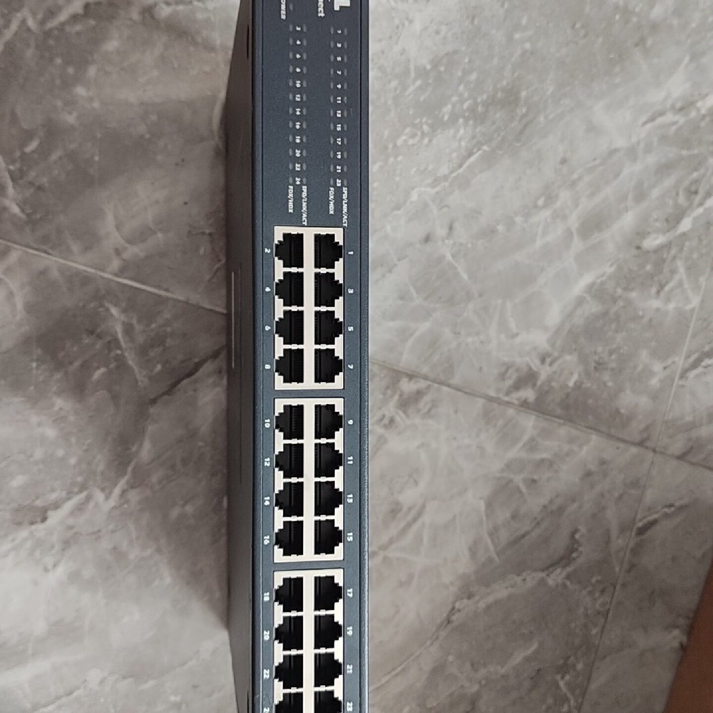 DELL262424口交换机服务器拆机
