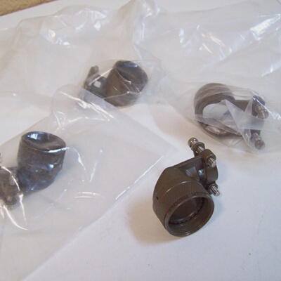 GLENAIR M850493915W MIL STRAIN RELIEF SHELL  LOT OF 4  NEW