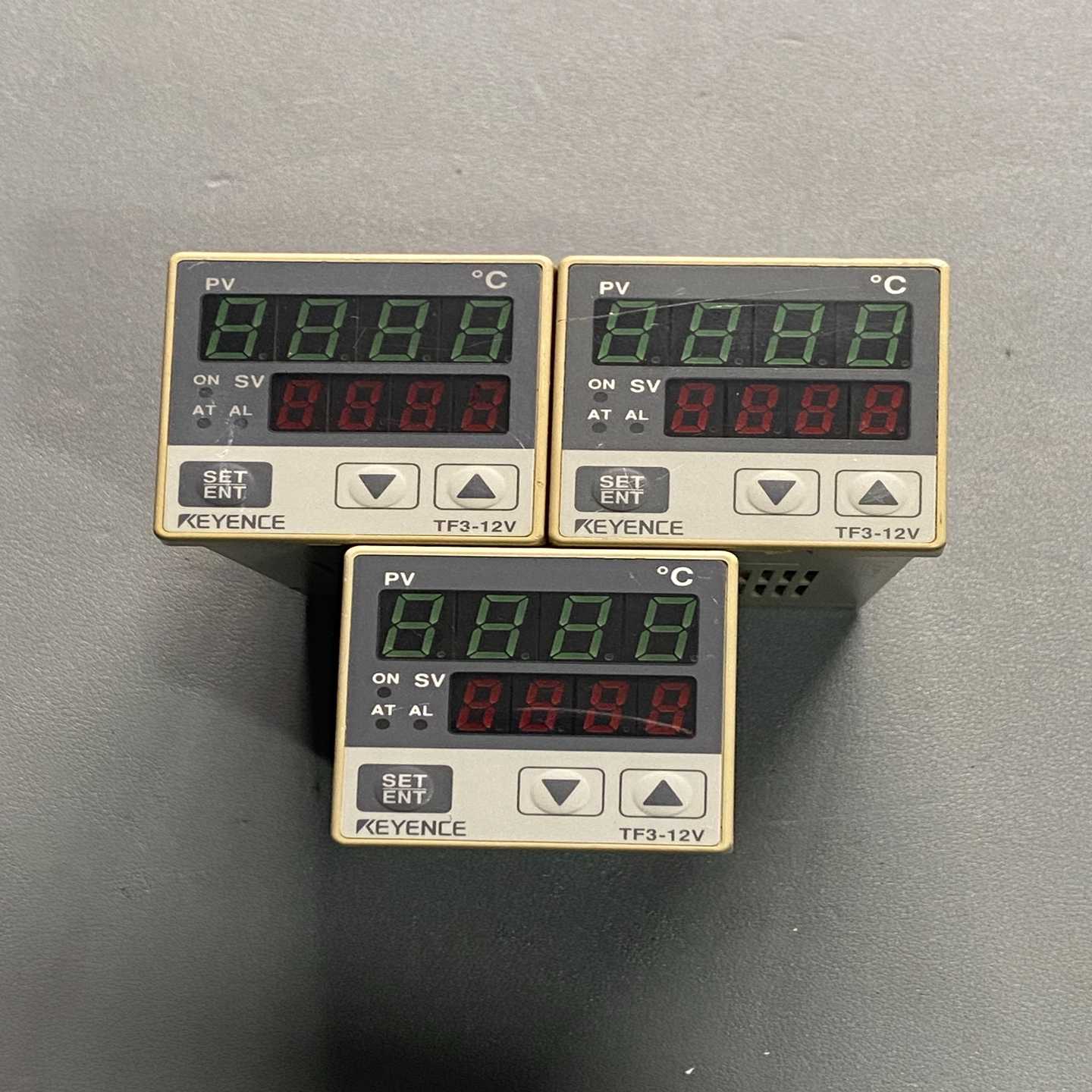 基恩士温控器温控表TF3-12V成色如图所示包询价