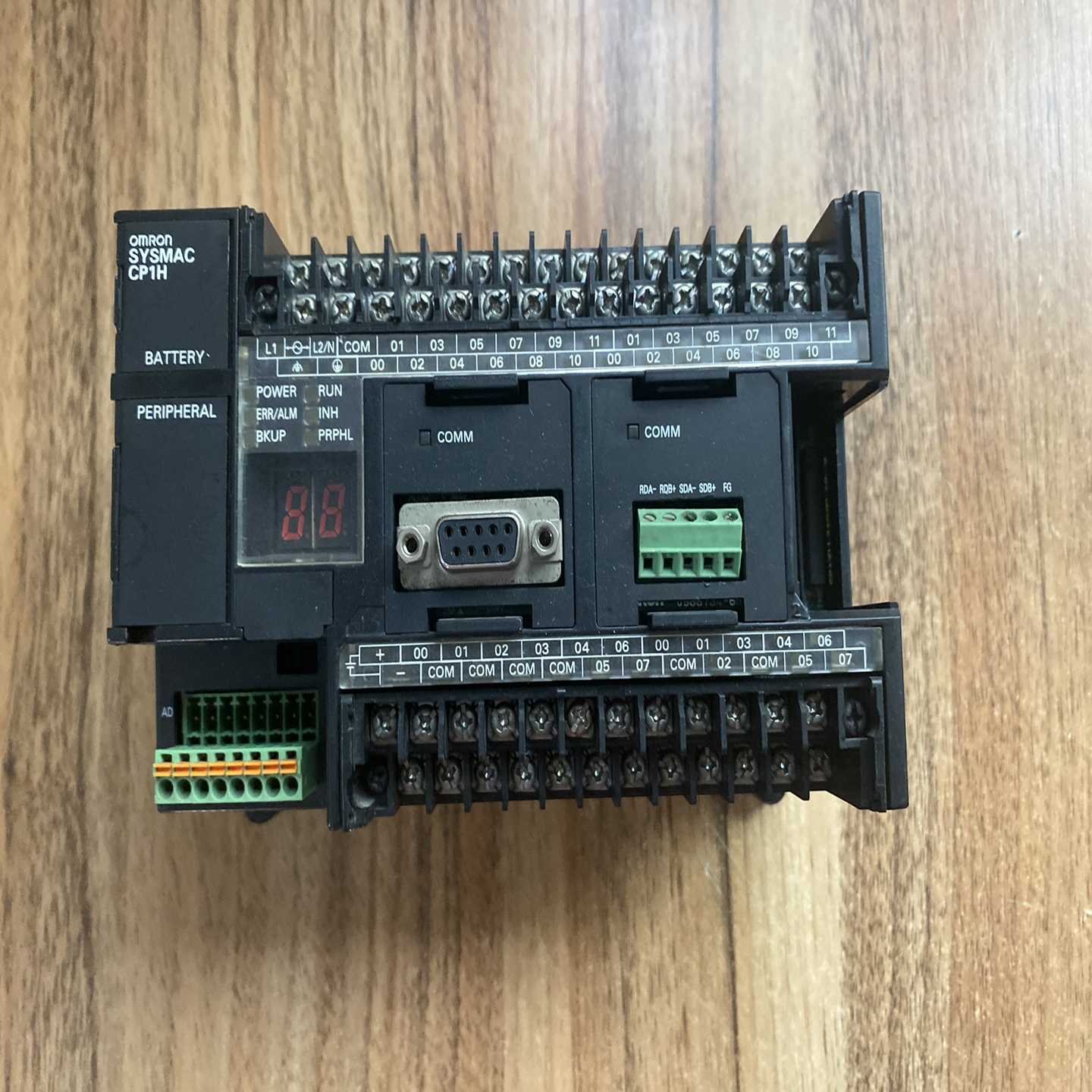 议价欧姆龙CP1H-XA40DT-D，成色漂亮，功能完好，实物图