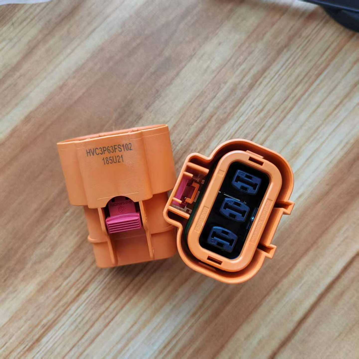 Amphenol安费诺HVC3P63FS新能源头3芯直询价