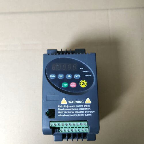 睿智诚1.5KW变频器，型号Q07-4T0015H，380V-议价