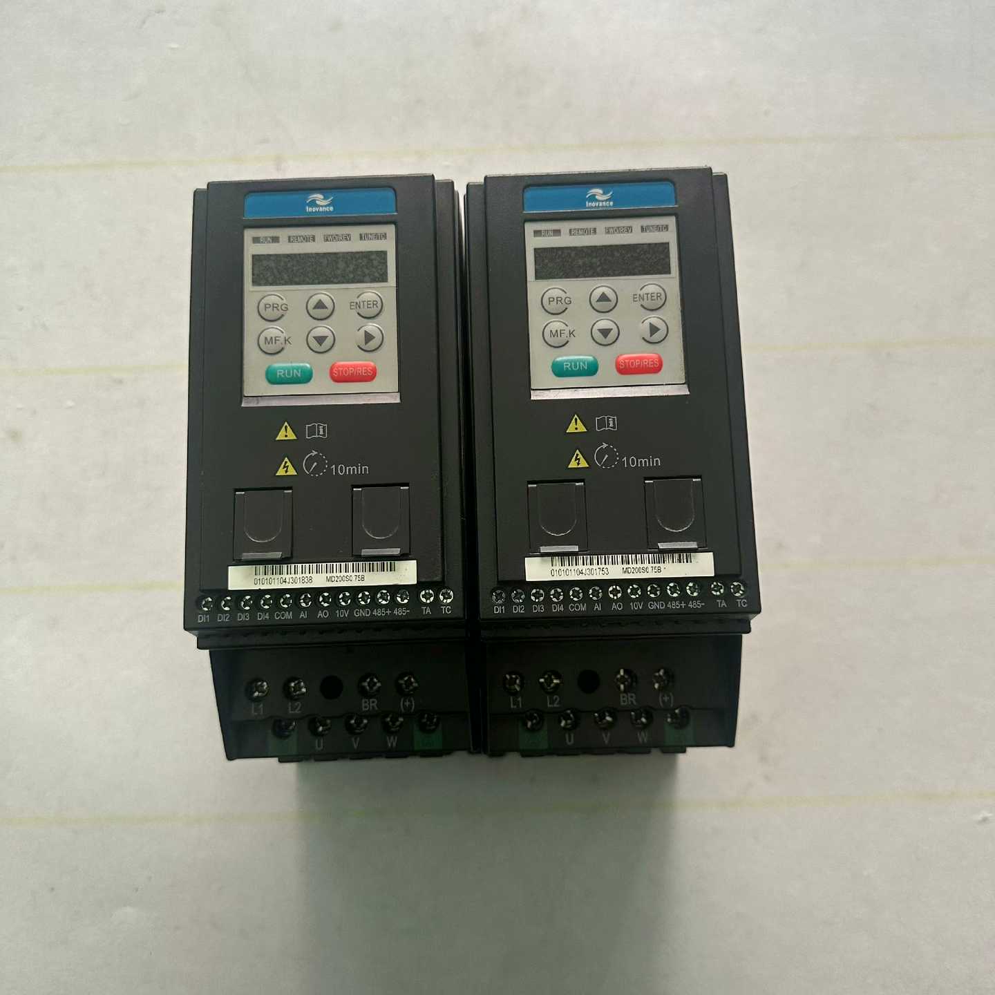 议价汇川MD200变频器两台，电压220V，功率V0.75千瓦，功现货/维