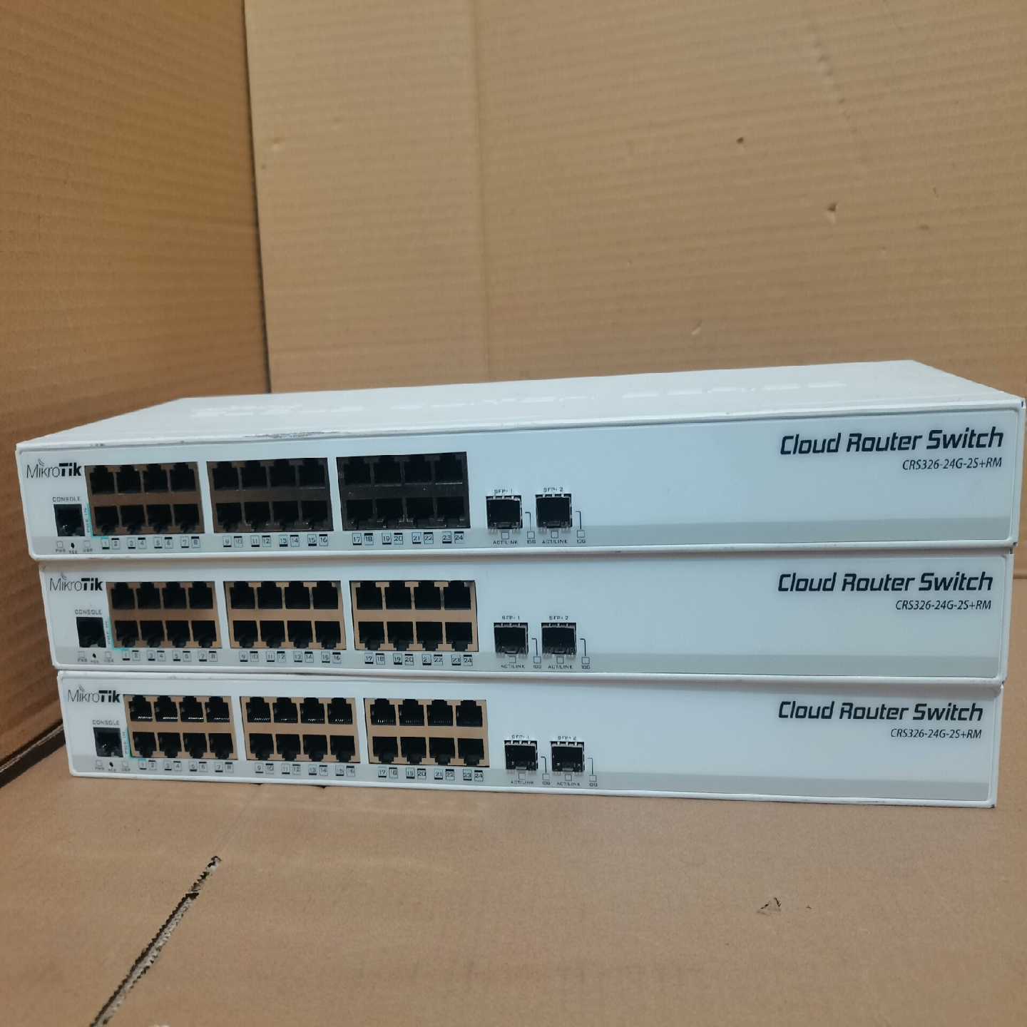 #交换机MikroTik路由交换CRS326-24G-2--议价商品