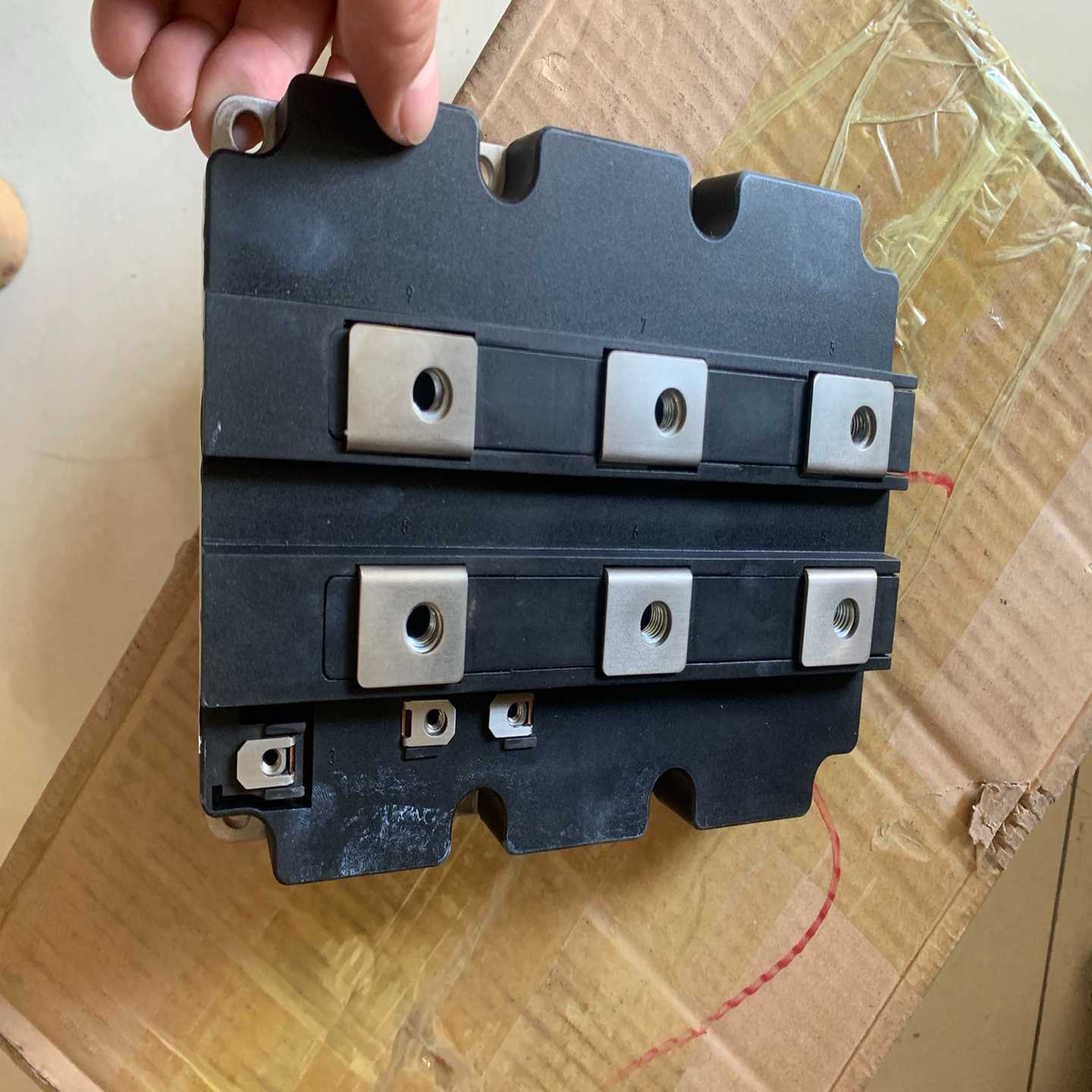 询价英飞凌FZ1500R33HE3，，没有用过，没有安装