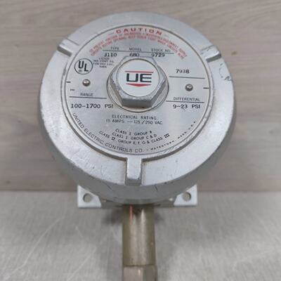 UE UNITED ELECTRIC J110 680 PRESSURE SWITCH 15 AMPS 125250 V