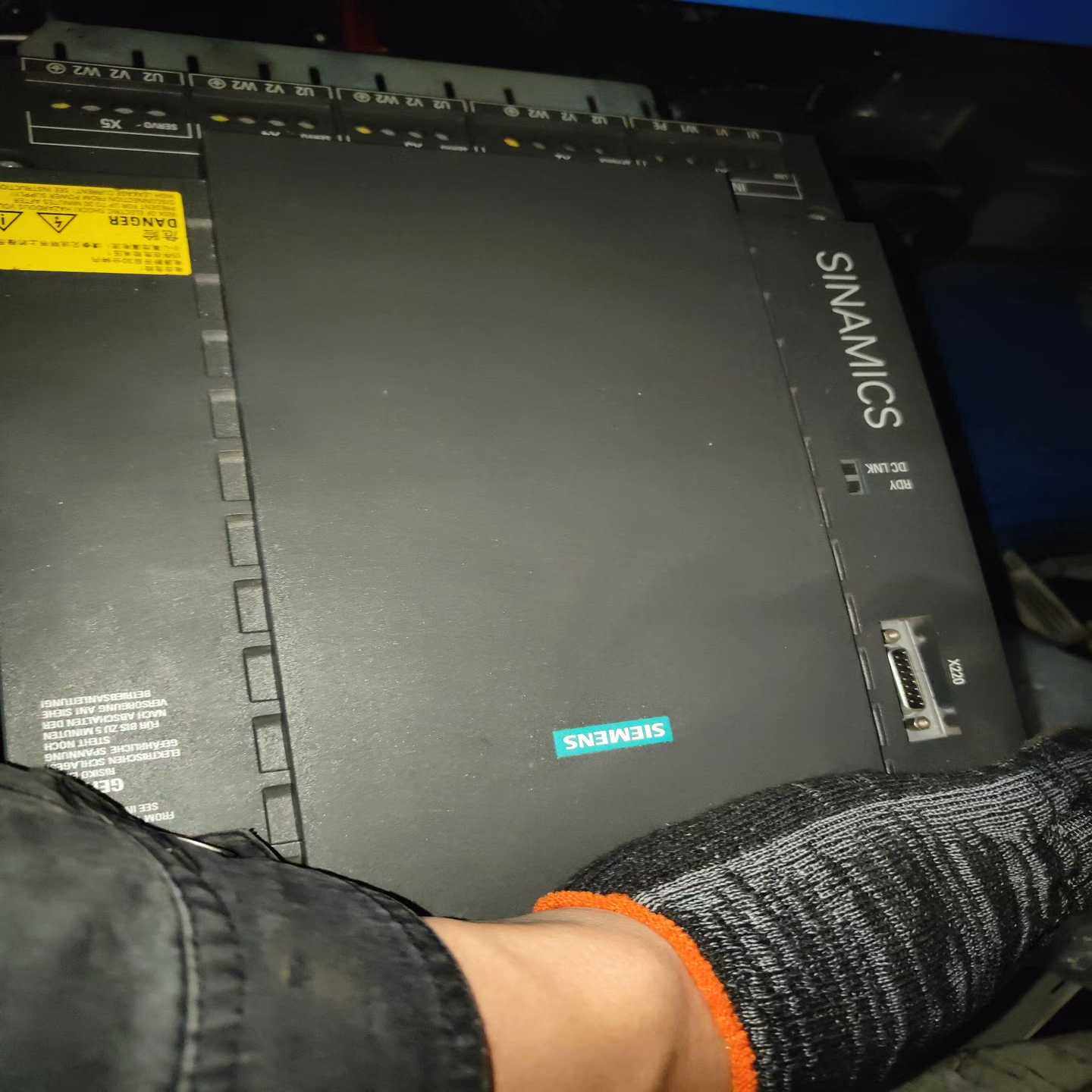 SINAMICS驱动器，型号6SL3 111-4VE2~询价