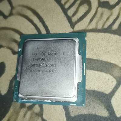 议价i5-6500CPU，功能正常的，成色如图，中间明显压痕