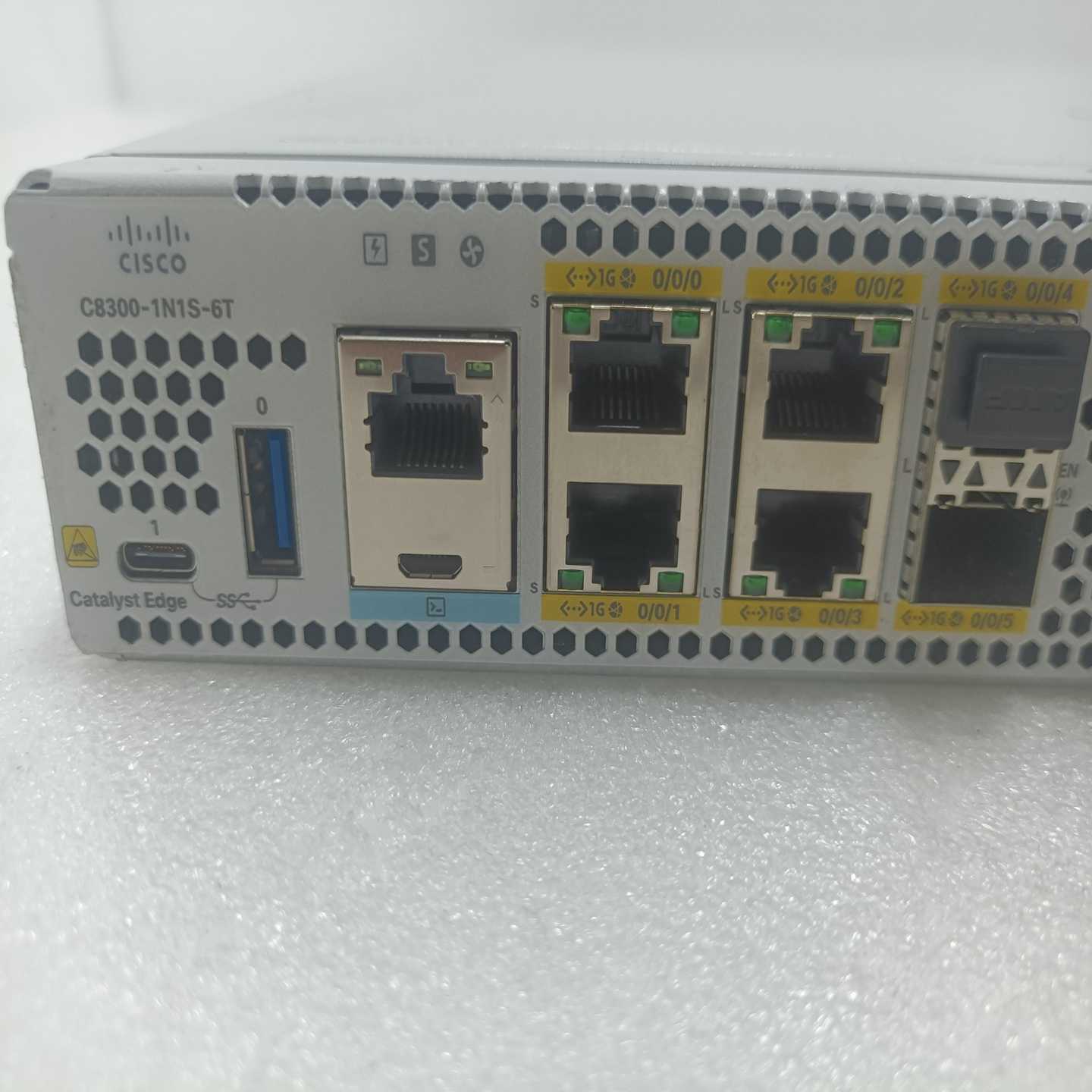 询价~思科CISCO C8300-1N1S-6T 企业级高