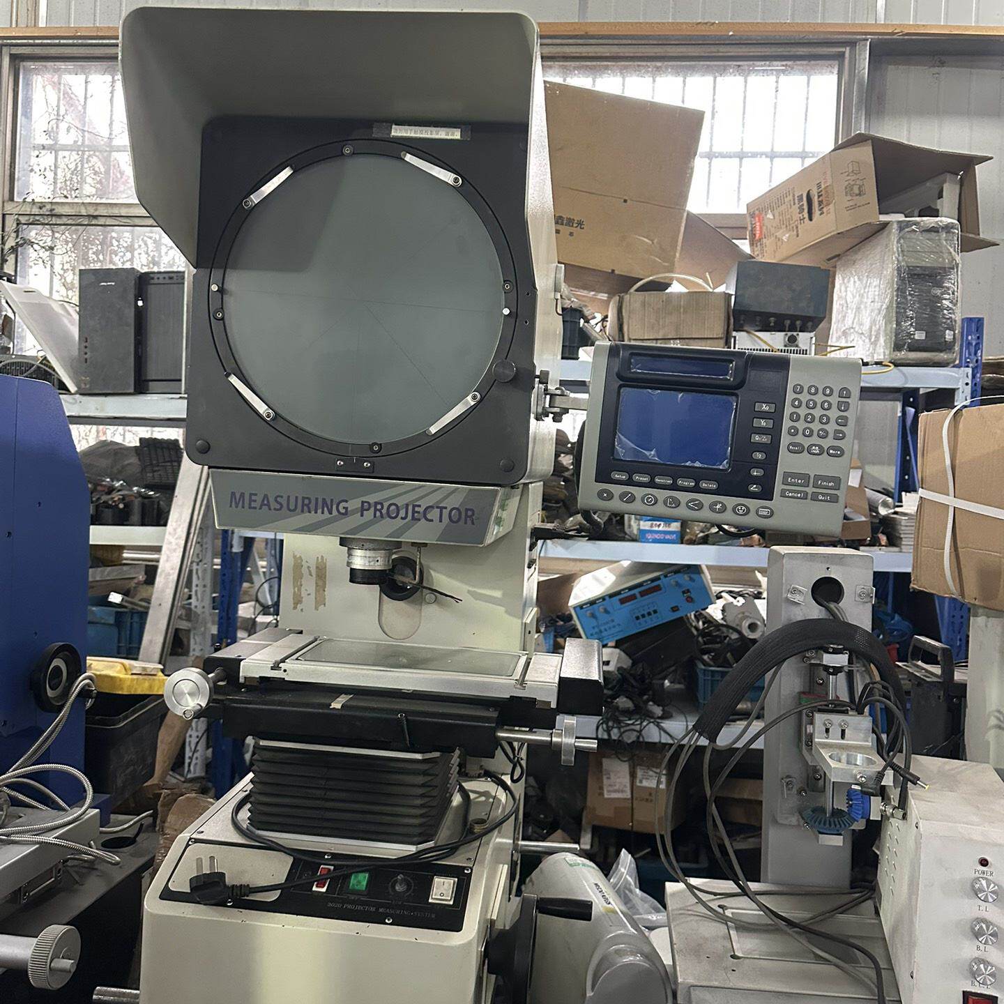 几乎全新投影测量仪，成像清晰，功能正常，插电即用，适合工厂检