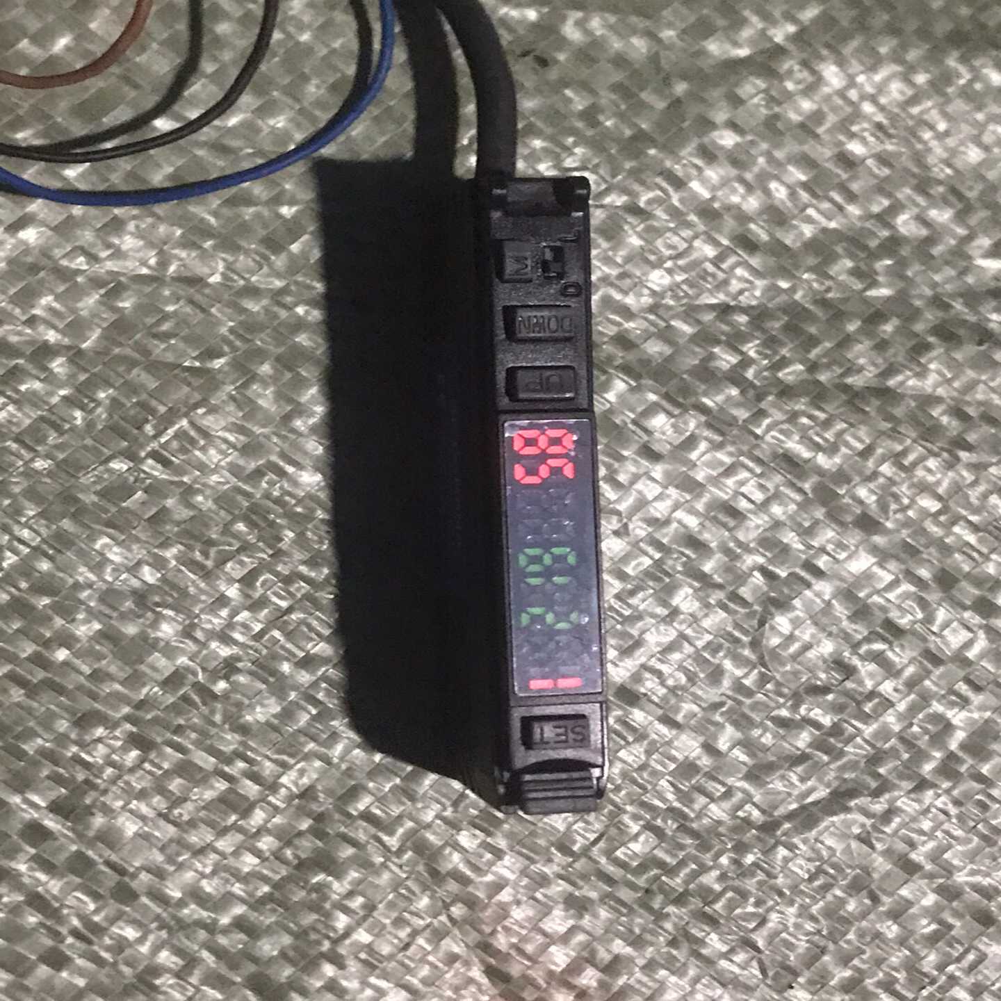 Senview SF3X-R8NA光纤放大器实物图 功能正常询价